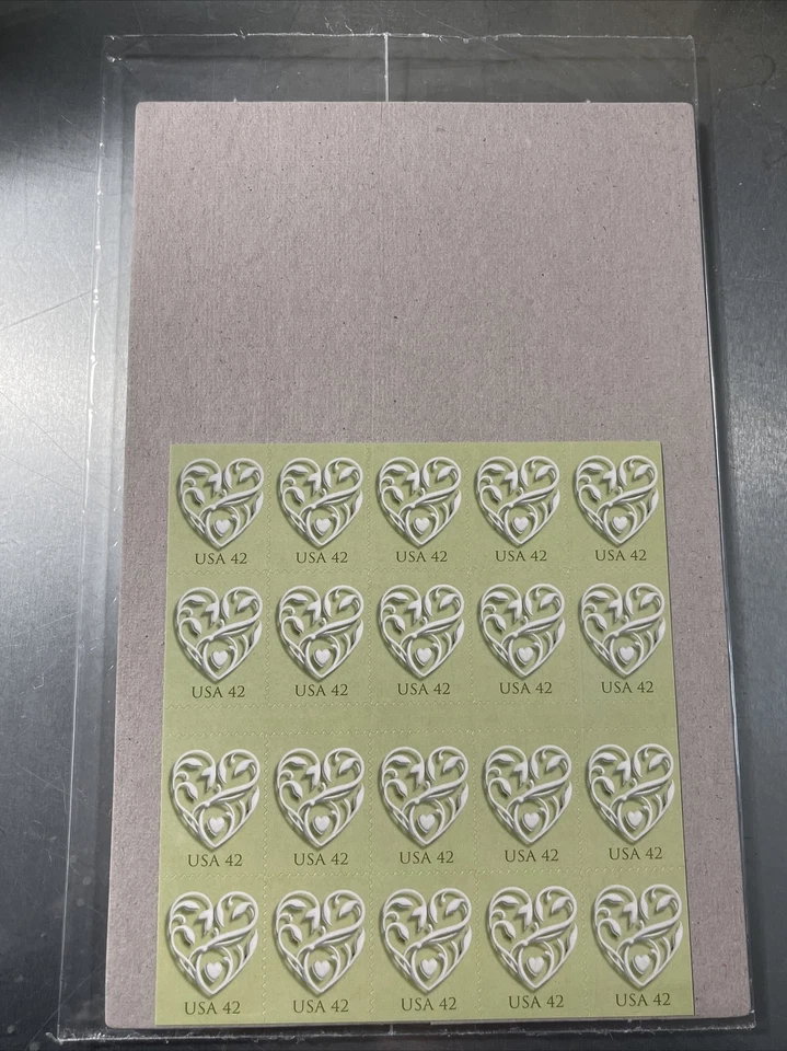 US #4271a Love Heart 42 Cents Booklet of 20 Mint NH - Image 1 of 1