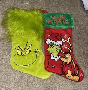 LOTE de 2 Medias Colgantes Peludas The Grinch Feliz Navidad - Imagen 1 de 1