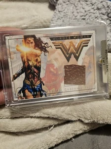 Portatarjetas de utilería Wonder Woman para cliente  - Imagen 1 de 1