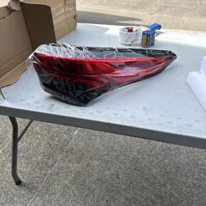 2020-2023 Toyota Highlander OEM Right Passenger Outer Tail Light Lamp Right Side - Picture 1 of 4