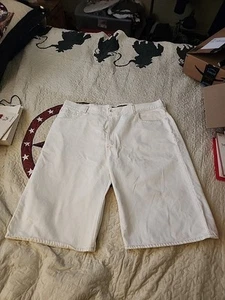 LEVI'S MEN'S WHITE DENIM BAGGY SHORTS..SIZE 44 - Picture 1 of 9