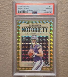 2024 Panini Mosaic #21 JJ McCarthy - Giallo Notorietà /89 PSA 10 🔥 POP 7 - Foto 1 di 2