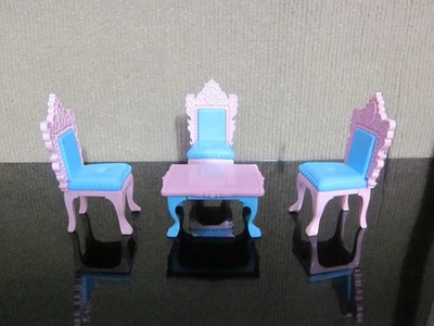 Barbie Kelly's Bouncy Jumpin' Fun Castle 2002 Kelly Sister sillas y mesa solamente Foto 1 de 4