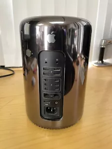 Apple Mac Pro 2013 6 Core 3.5GHz D300 32GB 512GB SSD ED2 - Picture 1 of 5