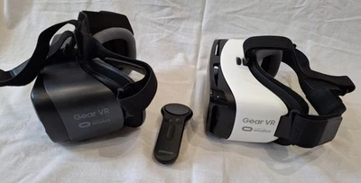 2 x  Samsung  VR Headsets  + 1 Samsung VR Hand Controller - Image 1 of 4