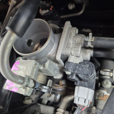 SUZUKI EZ SWIFT Genuine Throttle Body+ TPS + IAC Suits 1/2005-2/2011 49,000kms!! - Image 1 of 4