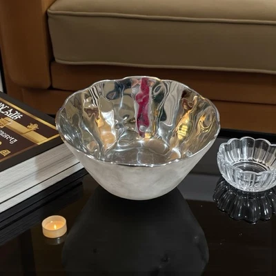 Cuenco de plata Beatriz Ball Arden mediano inclinado Foto 1 de 4