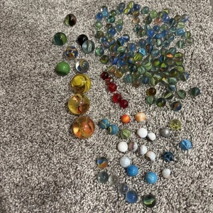 VINTAGE LOT 100 + OLD MARBLES, SHOOTERS Cat’s Eye Reds,blues,green,swirls - Picture 1 of 23