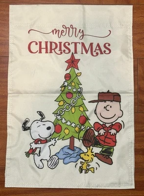Рождественская елка Snoopy & Charlie Brown 12 X 18 дюймов с садовым флагом Woodstock - Изображение 1 из 2
