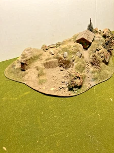 VINTAGE HO SCALE SCENRY HILL DIORAMA CABIN TREES OUTHOUSE 16" x 9" - Picture 1 of 9