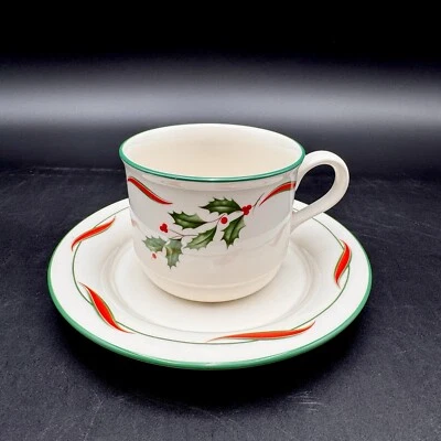 Lenox COUNTRY HOLLY ChinaStone - Juego de una taza plana de 2,75" y un platillo de 6,25" Foto 1 de 4
