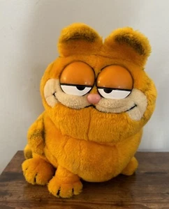 Vintage Dakin 1981 Garfield The Cat Seated Plush 9" Orange Striped Stuffed Cat - Picture 1 of 4