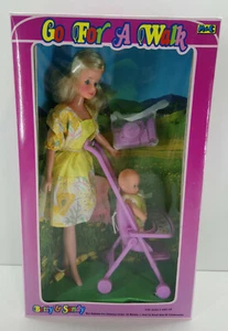 VTG M&C BETTY & SANDY DOLL GO FOR A WALK #21071 BARBIE SINDY NRFB BRAND NEW 1 - Picture 1 of 11