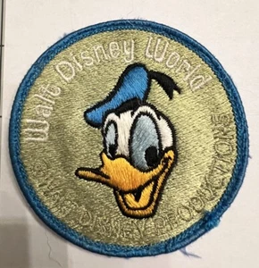 Vintage 1980s WALT DISNEY WORLD AMUSEMENT PARK DONALD DUCK Character Patch, Used - Picture 1 of 3