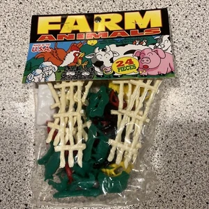 Vintage PROCESSED PLASTIC Farm Set Animals and Fencing 1970s or 1980s PLAY SET - Picture 1 of 2