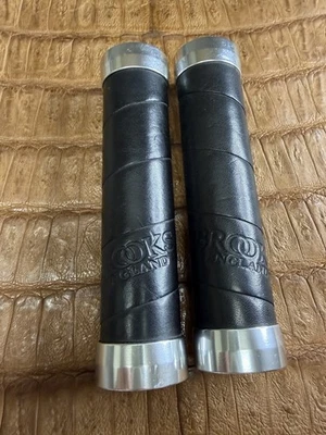 Brooks Slender Leather Bicycle Grips Black  both sized at 130 mm - Image 1 of 4