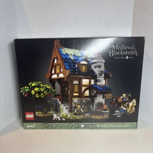 LEGO Ideas: Blacksmith (21325) 100% Complete W/ Original Box & Instructions - Picture 1 of 7