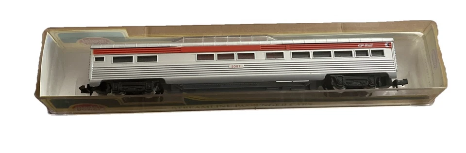Minitrix N Scale - Canadian Pacific (CP Rail) Coach Passenger Car #5082 - Image 1 of 4