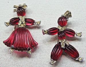 Juego de broches de vidrio artístico moldeado rojo de colección 1949 CROWN TRIFARI firmado A Philippe 240k - Imagen 1 de 2