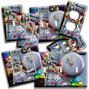 TOY STORY 4 WOODY BO PEEP BUZZ LUZ DEPORTIVA INTERRUPTOR DE PARED PLACAS DECORACIÓN HABITACIÓN - Imagen 1 de 34