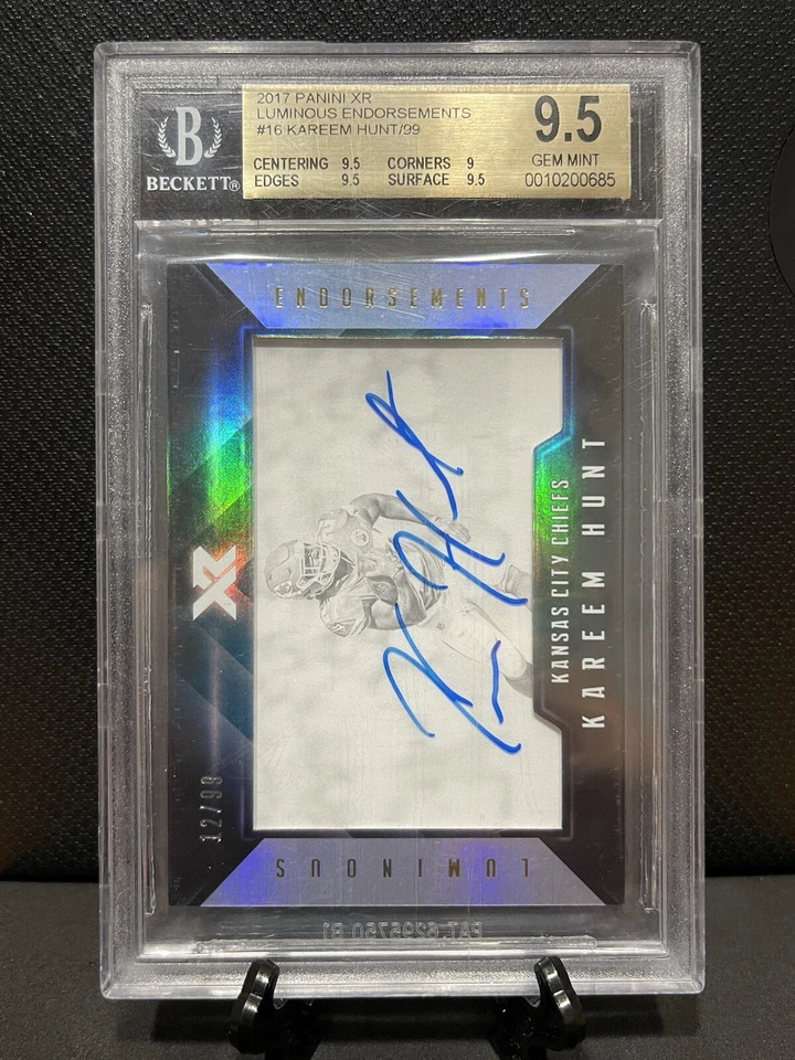 2017 Panini XR - Luminous Endorsements #LE-KH Kareem Hunt 12/99 (AU, RC) - Image 1 of 3