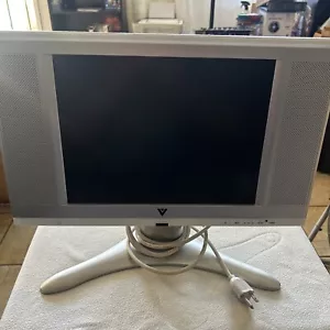 Vizio L13e 13' 4:3 Square 480p LCD HD TV (NO Remote) - Picture 1 of 10