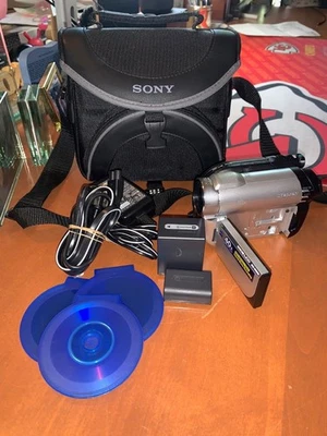 Sony Handycam DCR-DVD610 Camcorder w Power Cords/Blank DVDs/carry case WORKS - Image 1 of 4