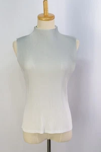 Top sin mangas cuello alto color gradación gris claro PLEATS PLEASE 100 9663 - Imagen 1 de 5