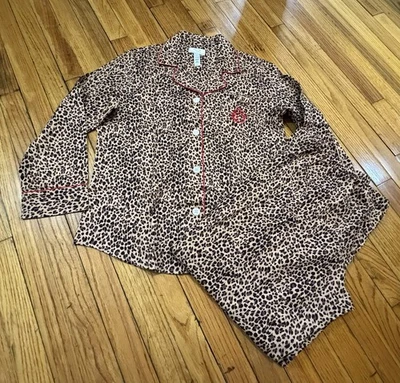 Pijama grande Oscar De La Renta de algodón con estampado de leopardo con detalles rojos para mujer Foto 1 de 4