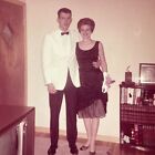 P7 photographie mignon couple belle femme belle robe homme smoking blanc années 1960