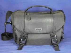NIKON BORSA FOTOGRAFICA IMBOTTITA IN CORDURA E PELLE DIMENSIONI, CM30-20-17 - Foto 1 di 6