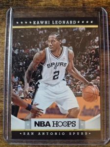 2012-13 Panini NBA Hoops Kawhi Leonard Rookie RC #236 San Antonio Spurs - Imagen 1 de 2