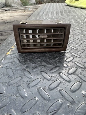 1984-1988 Toyota Pickup 1984-1989 4runner Center Dash Vent Brown OEM - Image 1 of 4