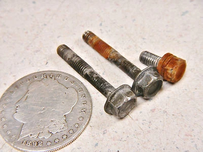 89 PARAFUSOS DE MONTAGEM PARA FARÓIS YAMAHA XT350 SUPORTE PARA ORELHA - Imagem 1 de 4