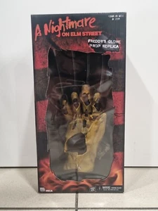 Neca A Nightmare On Elm Street 1984 Freddy's Glove Prop Replica Freddy Krueger - Imagen 1 de 1