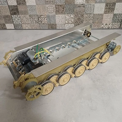 Tamiya Full Option Königstiger Unterwanne 1/16 Amit Getrieben - Bild 1 von 4