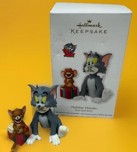 HALLMARK KEEPSAKE 2012 TOM AND JERRY HOLIDAY HIJINKS CHRISTMAS ORNAMENT - Picture 1 of 8