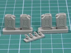 BOTES DE COMBUSTIBLE MILITARES DE EE. UU. #E045 1/35 EUREKA - Imagen 1 de 2