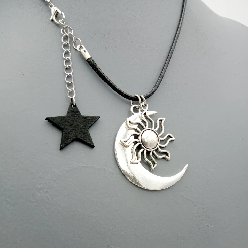 Collar Sol Luna y Estrella Tarot Gótico Plata Celestial en Cordón Negro 17" Foto 1 de 4