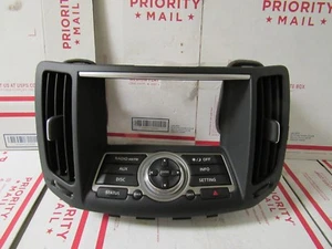 2010 2011 2012 2013 2014 INFINITI G37 RADIO BEZEL AND NAVIGATION CONTROLS - Imagen 1 de 4