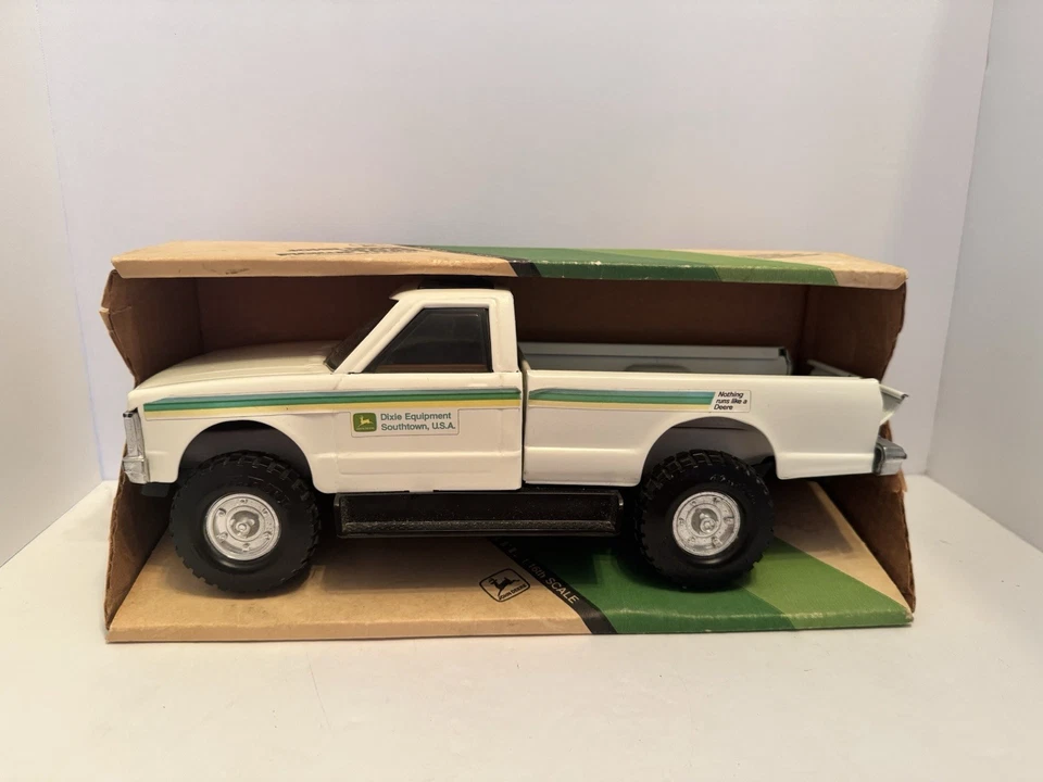 Camioneta pickup vintage John Deere GMC concesionario 1/16 equipo Dixie Ertl #543 Foto 1 de 4