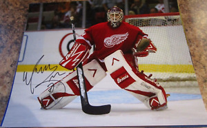 MANNY LEGACE DETROIT RED WINGS SIGNED 8 X 10 MATTE PHOTO (A)