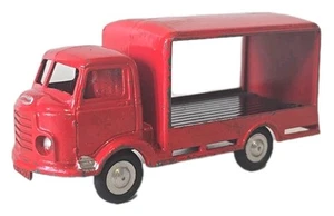 Raro Mettoy Pre Corgi Toys CWS Soft Drinks Commer Karrier Bantam Van rosso pressofuso - Foto 1 di 8
