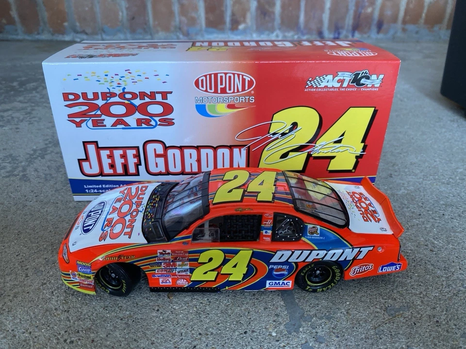 2002 #24 Dupont 200 周年纪念 Jeff Gordon 1/24 动作 Nascar 压铸 — 第 1/1 张图片