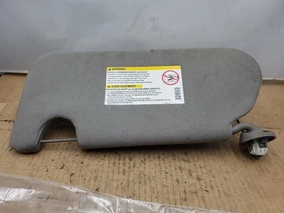 Parasol derecho usado se adapta a: Chevrolet Trailblazer 2004 con iluminación grado derecho Foto 1 de 3