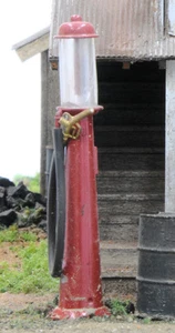 1/48 SCALE O/On3/On30 OLD TIME GAS PUMP KIT WISEMAN BACK SHOP #BS1003 - Picture 1 of 3