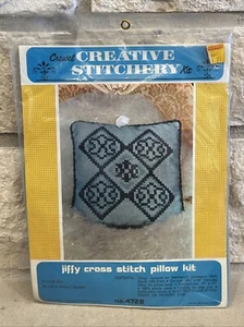 Vintage Creative Stitchery Crewel Jiffy Kreuz Kissen-Set 472B Argyle Quadrat 13"x 13" - Bild 1 von 4