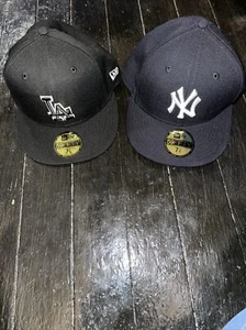 KONVOLUT 2 LA 7 1/8 und NY 7 3/8 MÜTZEN - Bild 1 von 2