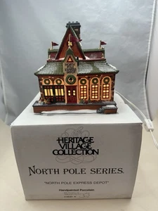 Vintage 1993 Department 56 North Pole Express Depot Heritage Village 5627-8 - Bild 1 von 9