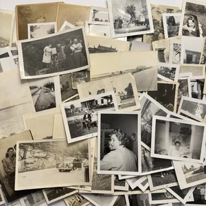 LARGE LOT OF BLACK & WHITE VINTAGE PHOTOS FOUND SNAPSHOTS Over 200 Photographs - Picture 1 of 24